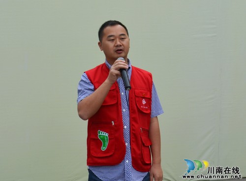 泸州：倡导环保低碳&nbsp;志愿者徒步万米（图）(图3)