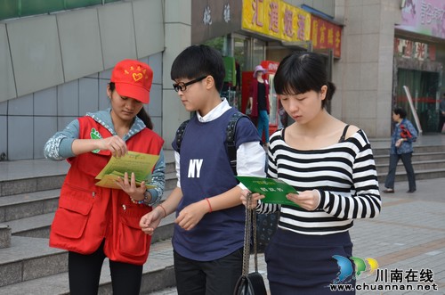 泸州：倡导环保低碳&nbsp;志愿者徒步万米（图）(图8)