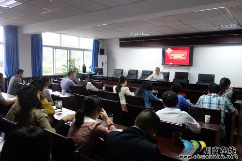 张坝:景区认真组织观看电影《焦裕禄》(图1) 张坝:景区认真组织观看电影《焦裕禄》(图1)