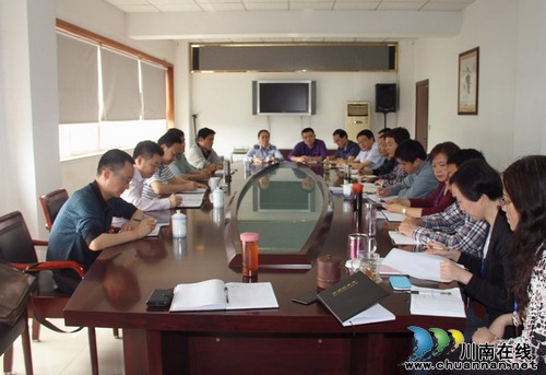 四川省国税局总经济师李禄平到龙马潭区走访调研税收工作(图2) 四川省国税局总经济师李禄平到龙马潭区走访调研税收工作(图2)