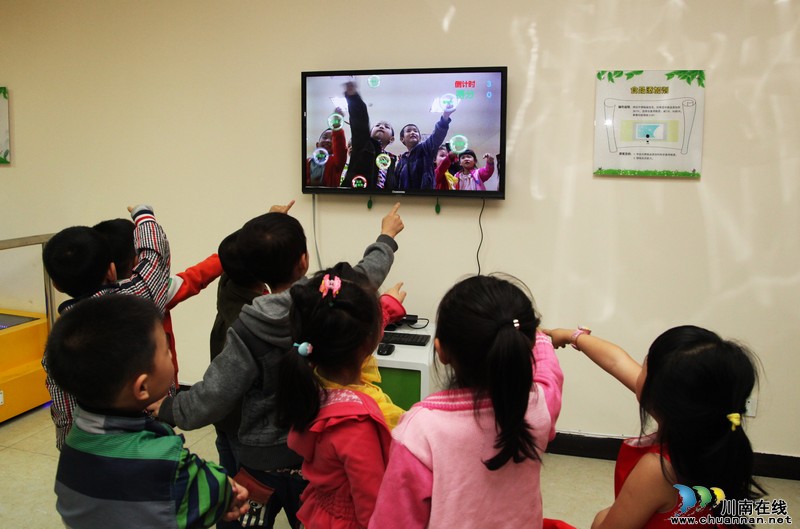 泸州：首家社区科技体验馆开馆迎“客”（图）(图4)