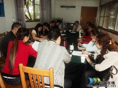 江阳区纪委书记组团深入社区开展走基层活动(图1)