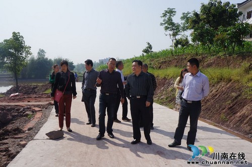 泸州市移民局到立石镇开展群众路线教育实践活动(图1)