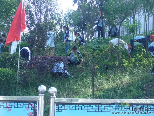 泸州十八中举行一次特别的入团仪式(图2)