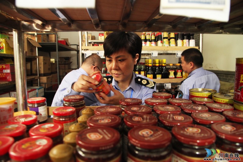 泸州龙马潭:“五一”劳动节 他们坚守在岗位上(图6) 泸州龙马潭:“五一”劳动节 他们坚守在岗位上(图6)