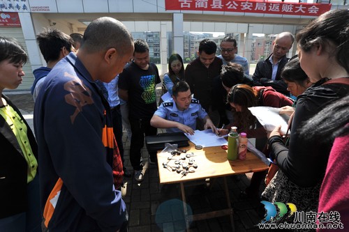 泸州：古蔺县公安局深入社区召开集中返赃大会(图1)