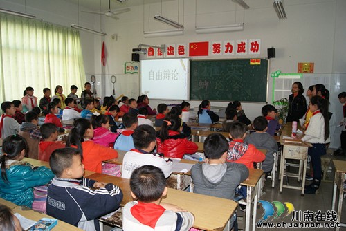 泸州十八中开展主题活动学习先锋榜样(图1) 泸州十八中开展主题活动学习先锋榜样(图1)