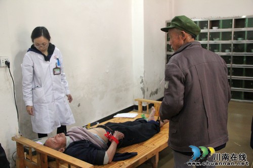 喻寺镇:服务百姓健康行动 为老人健康保驾护航(图2) 喻寺镇:服务百姓健康行动 为老人健康保驾护航(图2)