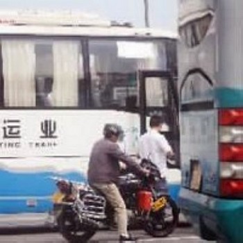 渝昆高速自贡北服务区藏黑客运站&nbsp;揭秘利益链(图4)