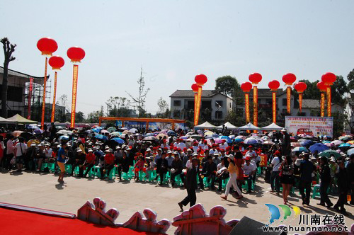 泸县第八届玉龙湖放生节祈福放生盛典圆满举行(图2)