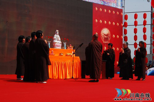 泸县第八届玉龙湖放生节祈福放生盛典圆满举行(图5)