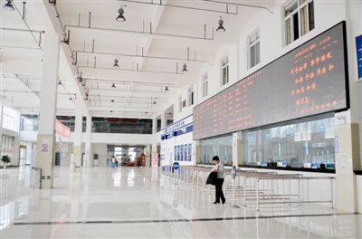 建而难用系列报道之二宜宾:困兽 临港客运站(图2) 建而难用系列报道之二宜宾:困兽 临港客运站(图2)