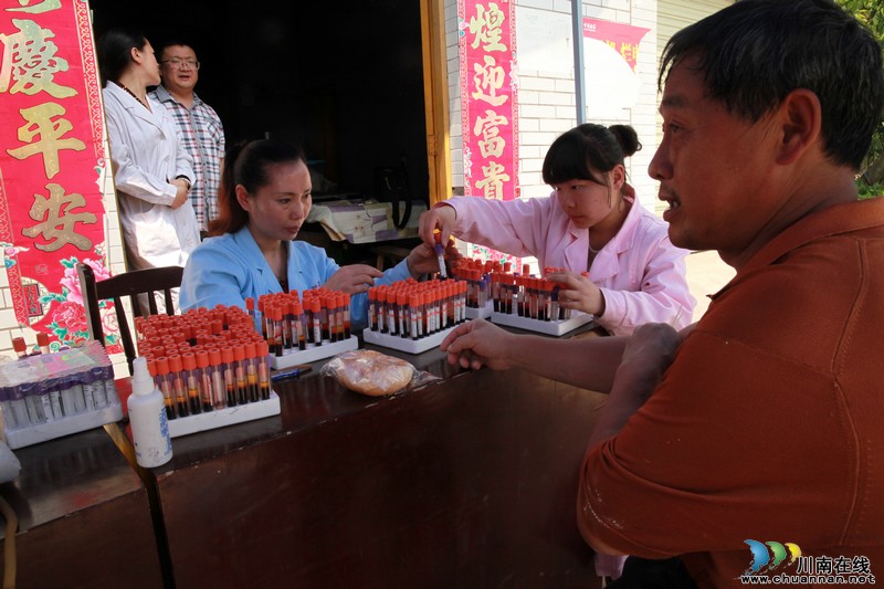 泸州龙马潭区：4万老人享受免费健康体检(图)(图2)