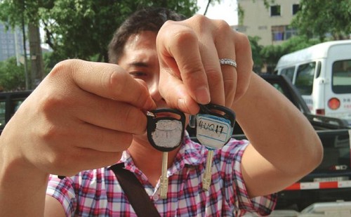 自贡车主买4辆车丢1辆&nbsp;还有两车钥匙能"串门"(图1)