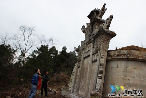 古蔺椒园乡发现清代石雕古墓 墓主享五品待遇(图1) 古蔺椒园乡发现清代石雕古墓 墓主享五品待遇(图1)
