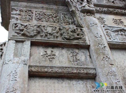 古蔺椒园乡发现清代石雕古墓 墓主享五品待遇(图4) 古蔺椒园乡发现清代石雕古墓 墓主享五品待遇(图4)