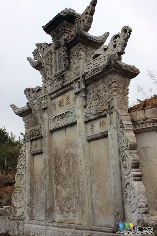 古蔺椒园乡发现清代石雕古墓 墓主享五品待遇(图2) 古蔺椒园乡发现清代石雕古墓 墓主享五品待遇(图2)