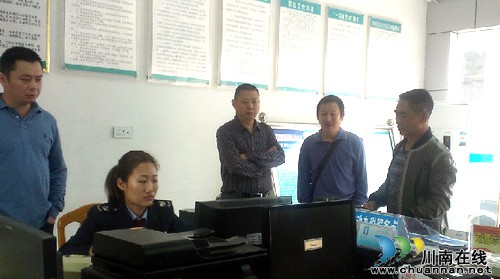 践行群众路线&nbsp;古蔺县国税局到龙山镇便民办税(图2)