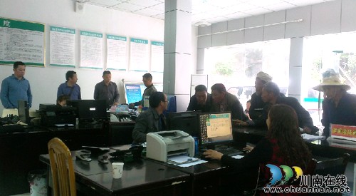 践行群众路线&nbsp;古蔺县国税局到龙山镇便民办税(图1)