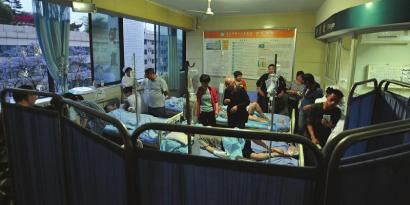 宜宾公交燃烧致77人受伤 唯一死者是纵火嫌犯(图3) 宜宾公交燃烧致77人受伤 唯一死者是纵火嫌犯(图3)