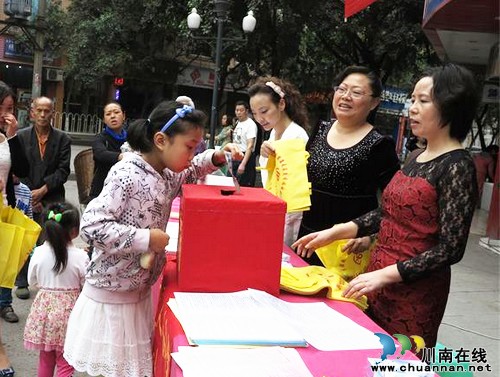 泸州纳溪开展“母亲节暨幸福工程救助贫困母亲活动日”活动(图1) 泸州纳溪开展“母亲节暨幸福工程救助贫困母亲活动日”活动(图1)