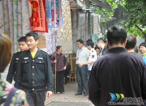 清剿火患保安全 泸州小市回龙湾商圈再出重拳(图3) 清剿火患保安全 泸州小市回龙湾商圈再出重拳(图3)