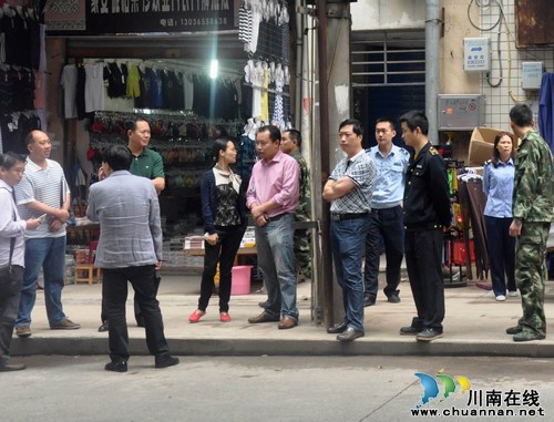 清剿火患保安全 泸州小市回龙湾商圈再出重拳(图2) 清剿火患保安全 泸州小市回龙湾商圈再出重拳(图2)