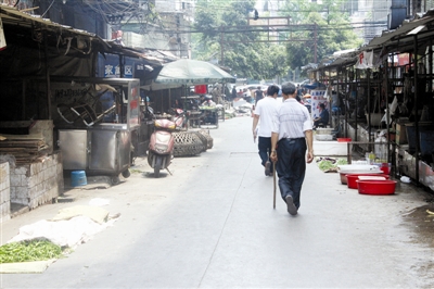 建而难用:酒都农贸市场 还在等什么?(图2) 建而难用:酒都农贸市场 还在等什么?(图2)