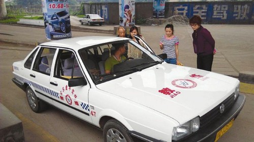 七千跌到四千 宜宾驾校学费坐过山车(图1) 七千跌到四千 宜宾驾校学费坐过山车(图1)