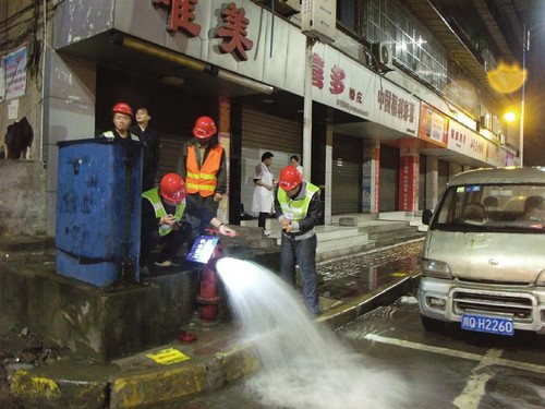 宜宾自来水管“清肠”瞬间加压灭细菌(图1) 宜宾自来水管“清肠”瞬间加压灭细菌(图1)