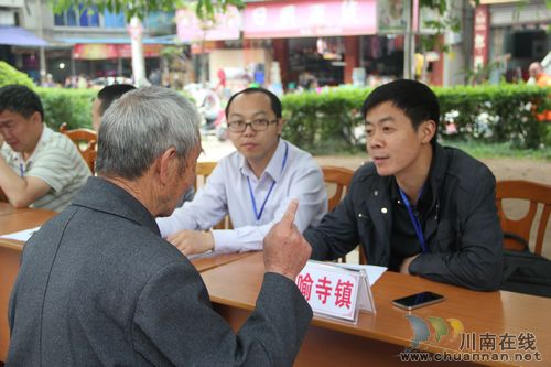 喻寺镇：纪委联合大接访&nbsp;体察民情顺民意(图2)