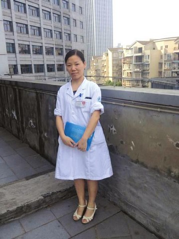 泸州公交上演"生死时速" 研究生救醒晕倒乘客(图1) 泸州公交上演"生死时速" 研究生救醒晕倒乘客(图1)
