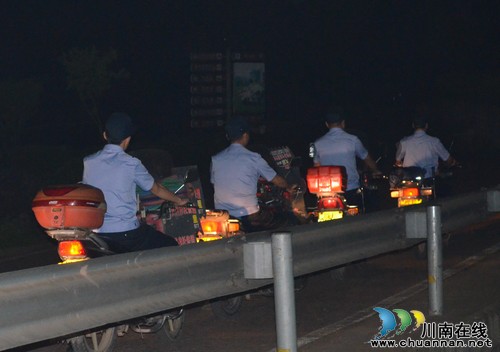 华阳街道:村里来了摩托巡逻队 村民安心好入眠(图1) 华阳街道:村里来了摩托巡逻队 村民安心好入眠(图1)
