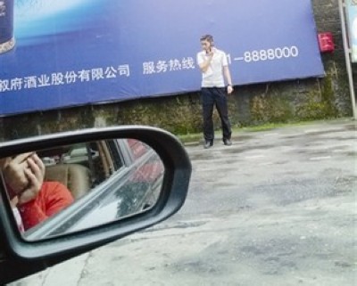 宜宾:记者暗访加油站和公交车 发现问题大堆(图2) 宜宾:记者暗访加油站和公交车 发现问题大堆(图2)