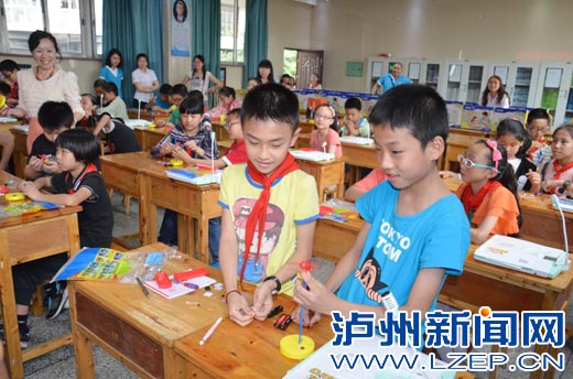 “步步高点读机”杯科普进校园活动首站启动(图2) “步步高点读机”杯科普进校园活动首站启动(图2)