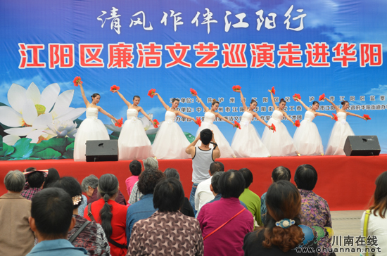 泸州华阳街道:美猴王也耍魔术变出警示语录(图4) 泸州华阳街道:美猴王也耍魔术变出警示语录(图4)