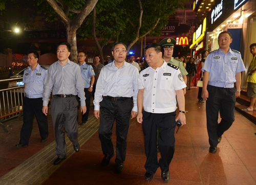 泸州启动为期两个月反恐防暴集中整治行动(图1) 泸州启动为期两个月反恐防暴集中整治行动(图1)