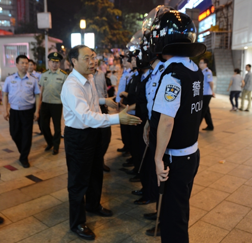 泸州启动为期两个月反恐防暴集中整治行动(图3) 泸州启动为期两个月反恐防暴集中整治行动(图3)