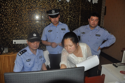 泸州启动为期两个月反恐防暴集中整治行动(图6) 泸州启动为期两个月反恐防暴集中整治行动(图6)