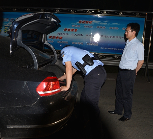 泸州启动为期两个月反恐防暴集中整治行动(图8) 泸州启动为期两个月反恐防暴集中整治行动(图8)
