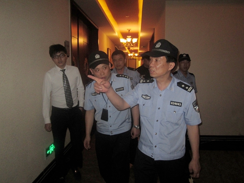 泸州启动为期两个月反恐防暴集中整治行动(图7) 泸州启动为期两个月反恐防暴集中整治行动(图7)