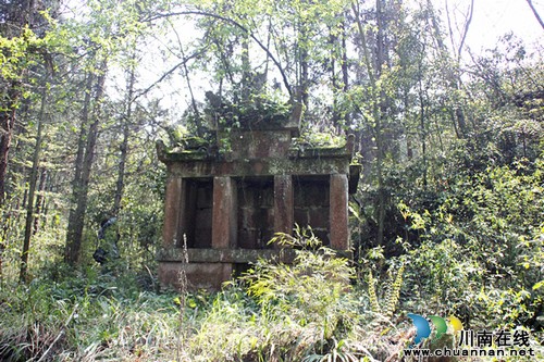 泸州古蔺:桂花乡境内发现清嘉庆时期古庙(图)(图1) 泸州古蔺:桂花乡境内发现清嘉庆时期古庙(图)(图1)