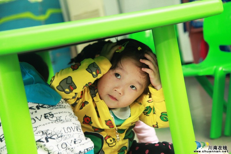 泸州:“地震来了,孩子们快躲”(图4) 泸州:“地震来了,孩子们快躲”(图4)