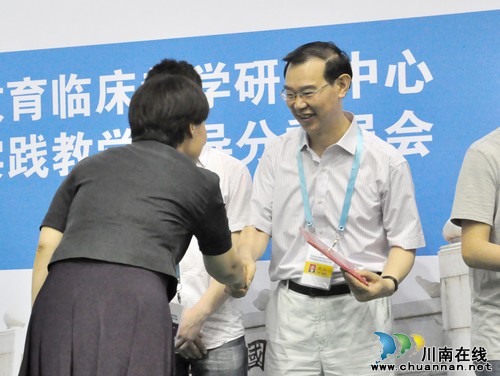 泸医附院再次蝉联全国临床技能竞赛总决赛二等奖(图1) 泸医附院再次蝉联全国临床技能竞赛总决赛二等奖(图1)