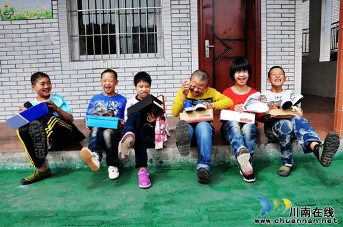 叙永总工会与残疾儿童和孤儿一起欢度儿童节(图5)