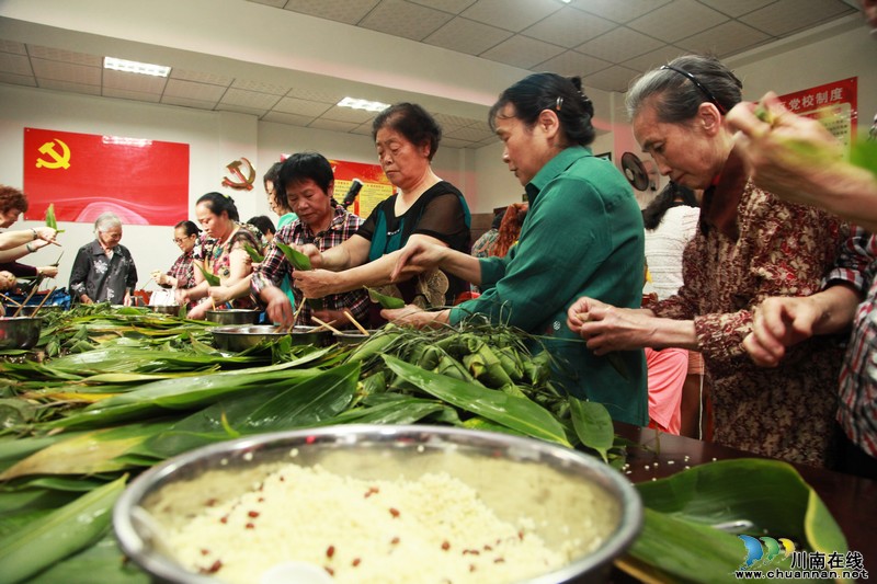 泸州:“爱心粽子”迎端午(图2)