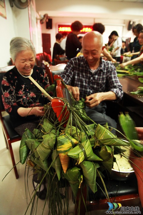泸州:“爱心粽子”迎端午(图3)