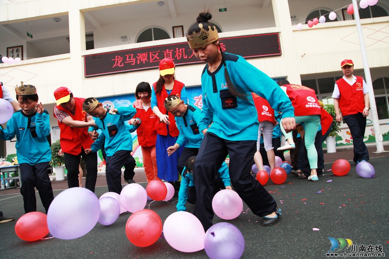 泸州:特校儿童"六一"乐翻天(图1)