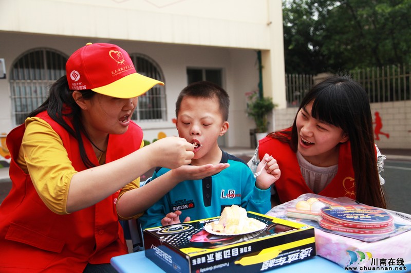 泸州:特校儿童"六一"乐翻天(图4)