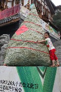 内江一个300余斤超级大粽子亮相美食节迎端午(图1)